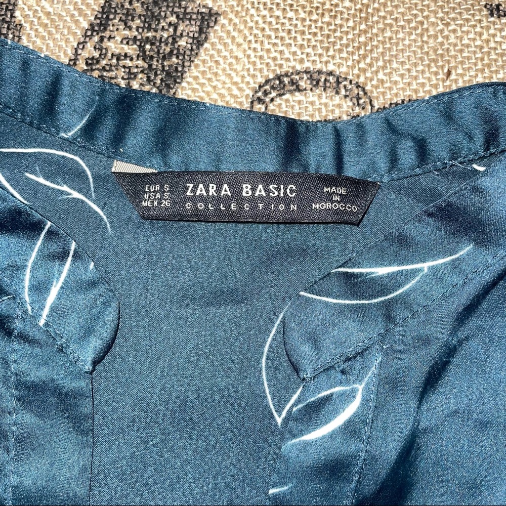 Zara Basic Collection Indigo/White Leaf Print V-N… - image 8